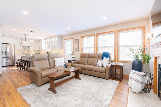 1815 Bark River DRIVE, Hartland, WI 53029