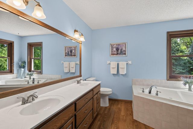 17664 Kettering Trail, Lakeville, MN 55044