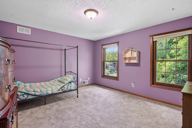 17664 Kettering Trail, Lakeville, MN 55044