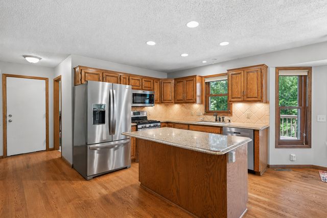 17664 Kettering Trail, Lakeville, MN 55044