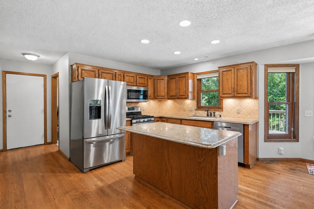 17664 Kettering Trail, Lakeville, MN 55044 — photo 2