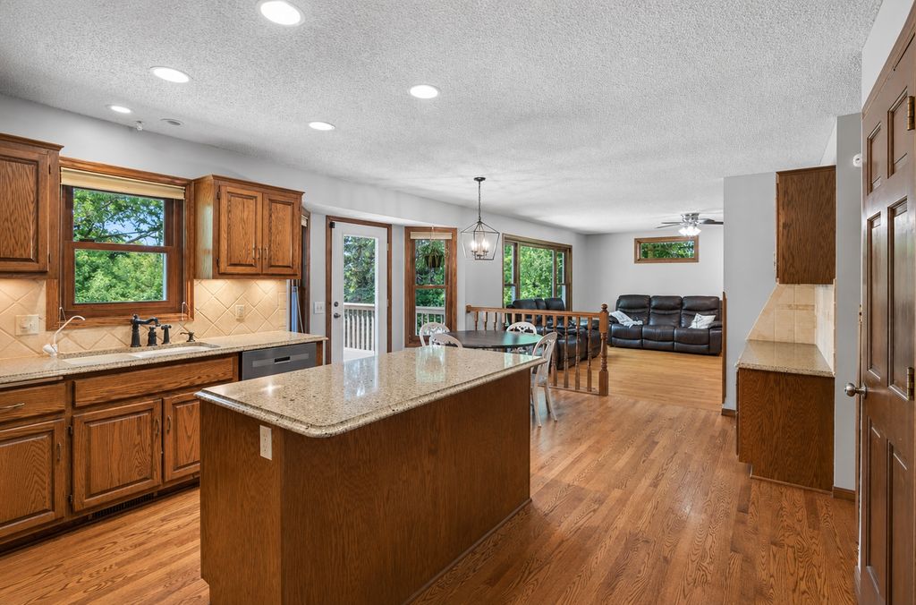 17664 Kettering Trail, Lakeville, MN 55044 — photo 5