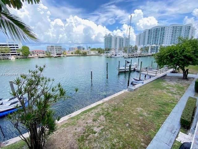 7925 W Dr 12 12, North Bay Village, FL 33141