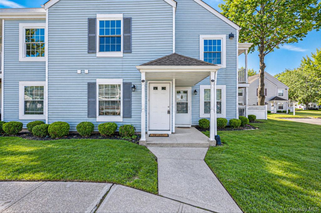 147 Fairview Circle 147, Middle Island, NY 11953 — exterior