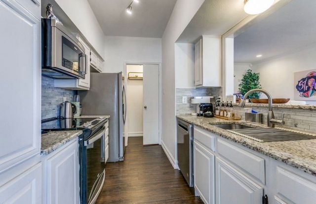 3550 Country Square Drive 109, Carrollton, TX 75006