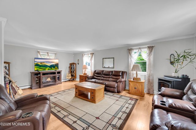 11 Crystal Avenue, New Egypt, NJ 08533