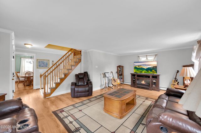 11 Crystal Avenue, New Egypt, NJ 08533