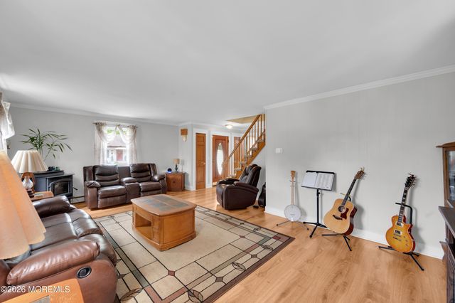 11 Crystal Avenue, New Egypt, NJ 08533