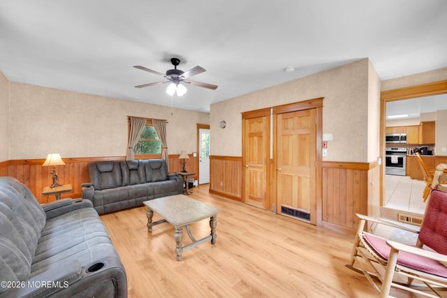 11 Crystal Avenue, New Egypt, NJ 08533