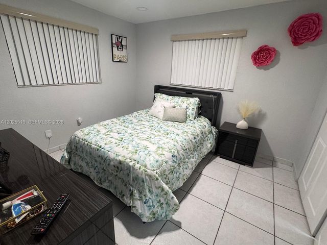5844-5846 Pierce St, Hollywood, FL 33021