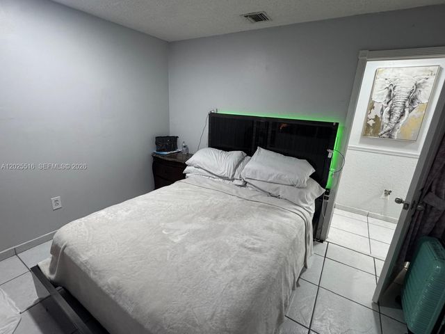 5844-5846 Pierce St, Hollywood, FL 33021