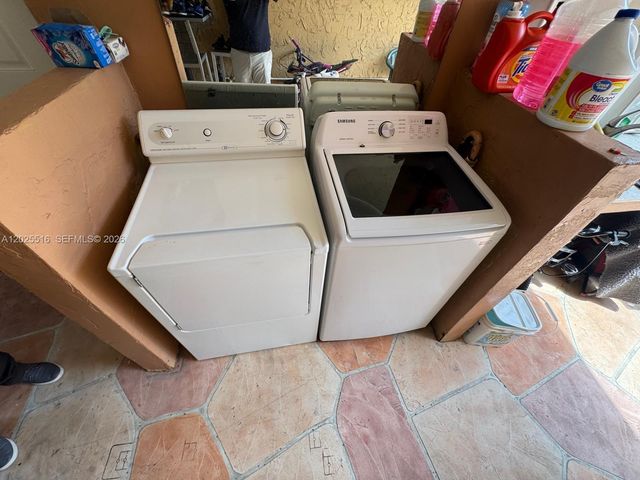 5844-5846 Pierce St, Hollywood, FL 33021