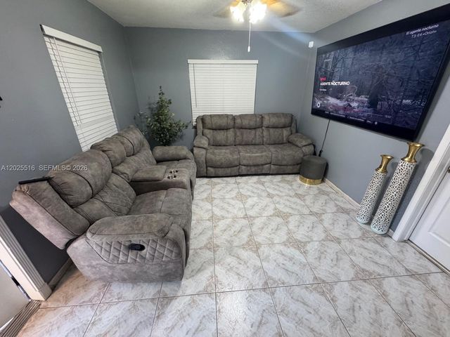 5844-5846 Pierce St, Hollywood, FL 33021
