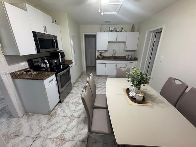 5844-5846 Pierce St, Hollywood, FL 33021