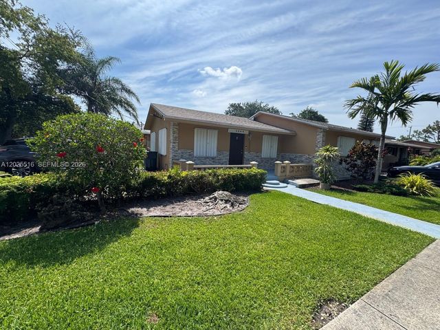 5844-5846 Pierce St, Hollywood, FL 33021