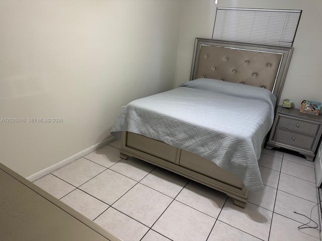 5844-5846 Pierce St, Hollywood, FL 33021