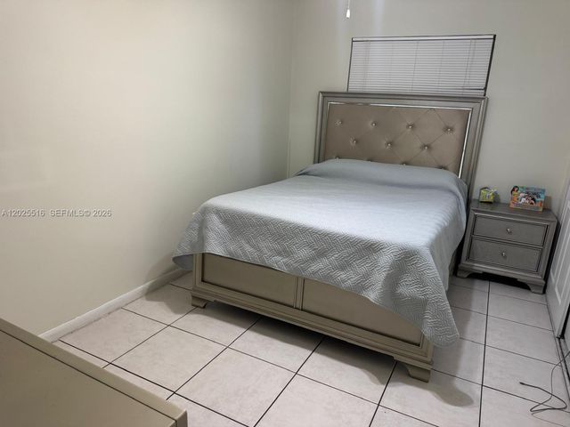 5844-5846 Pierce St, Hollywood, FL 33021