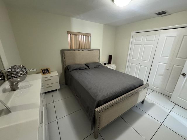 5844-5846 Pierce St, Hollywood, FL 33021