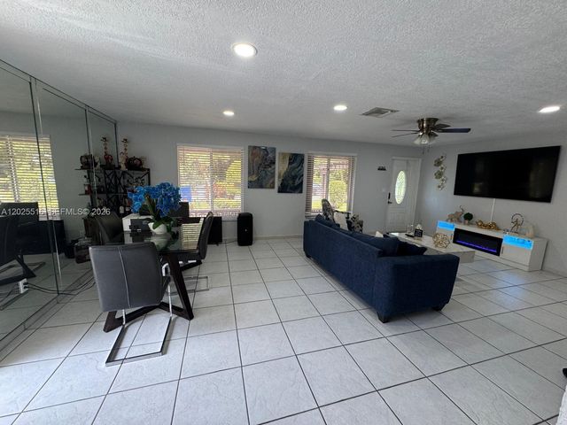 5844-5846 Pierce St, Hollywood, FL 33021
