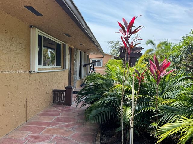 5844-5846 Pierce St, Hollywood, FL 33021