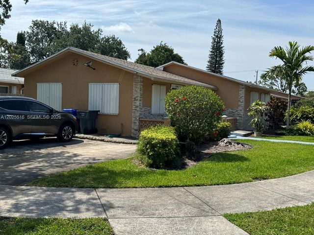5844-5846 Pierce St, Hollywood, FL 33021
