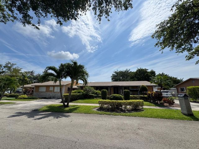 5844-5846 Pierce St, Hollywood, FL 33021