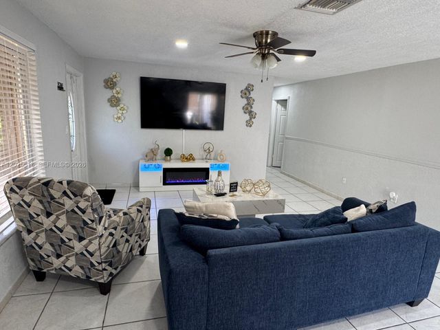 5844-5846 Pierce St, Hollywood, FL 33021