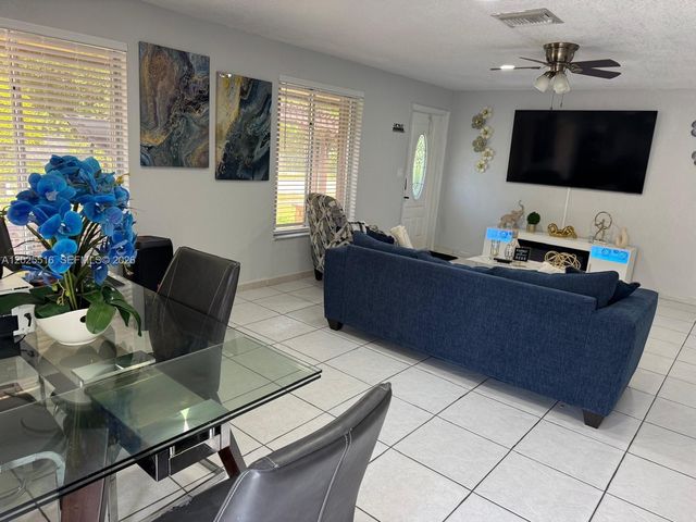 5844-5846 Pierce St, Hollywood, FL 33021