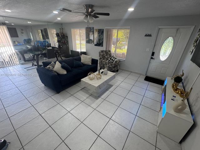 5844-5846 Pierce St, Hollywood, FL 33021