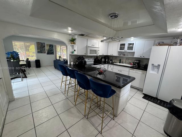 5844-5846 Pierce St, Hollywood, FL 33021