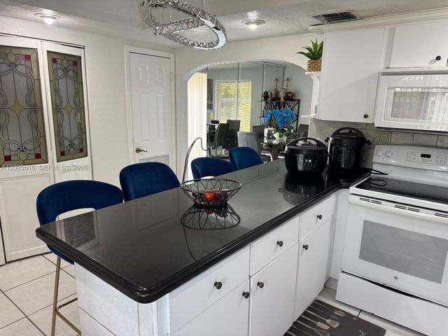 5844-5846 Pierce St, Hollywood, FL 33021