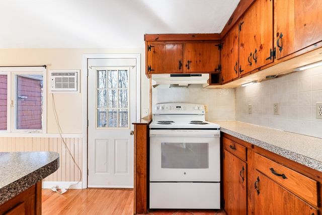 105 Metropolitan Park Ave, Seekonk, MA 02771