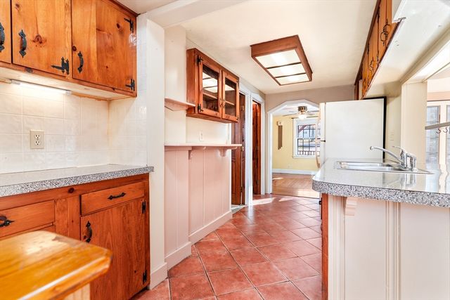 105 Metropolitan Park Ave, Seekonk, MA 02771