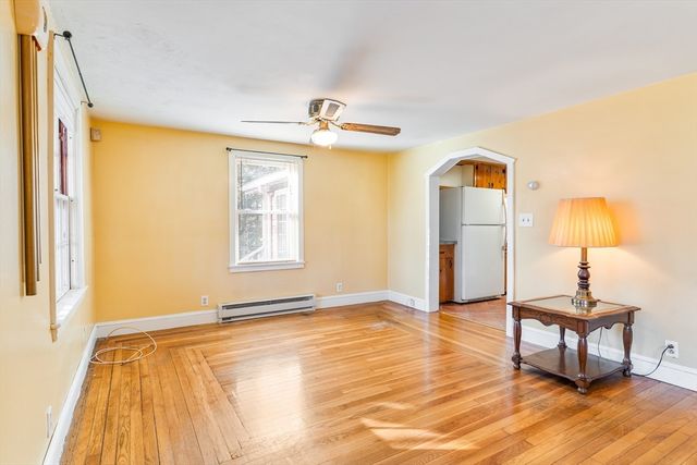 105 Metropolitan Park Ave, Seekonk, MA 02771