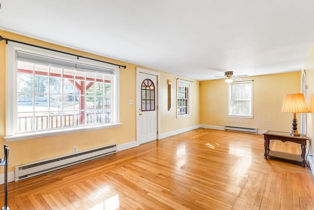 105 Metropolitan Park Ave, Seekonk, MA 02771