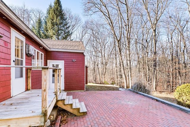 105 Metropolitan Park Ave, Seekonk, MA 02771