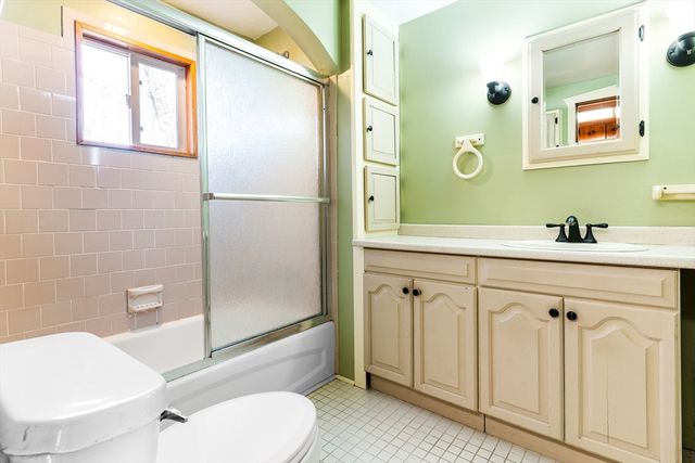 105 Metropolitan Park Ave, Seekonk, MA 02771