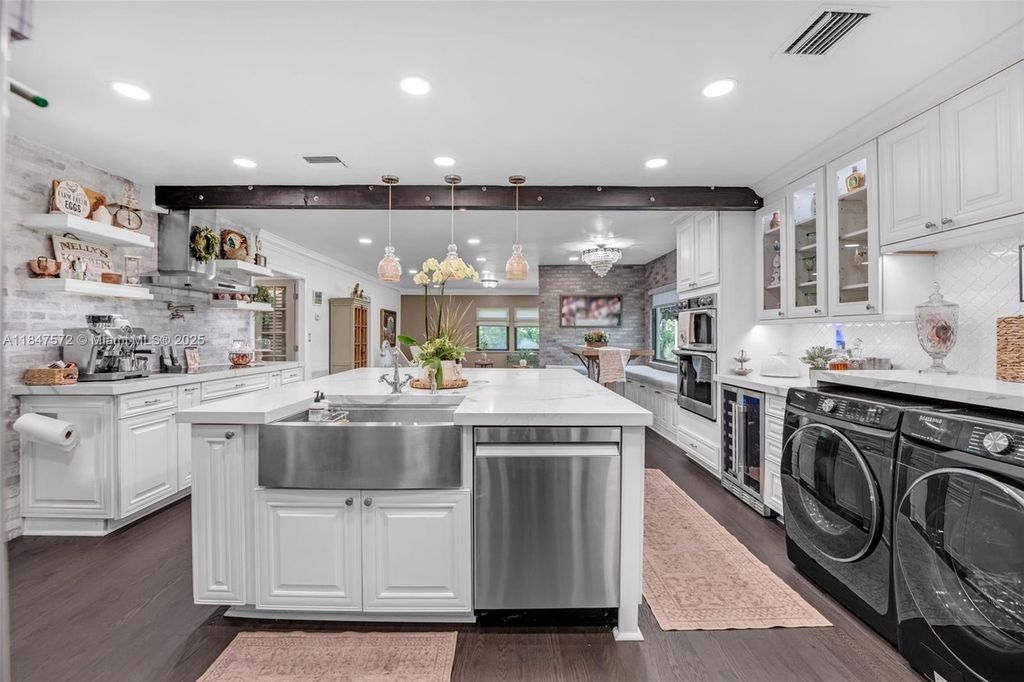 Image 2 of property listing at 18200 SW 296th St, Homestead, FL 33030