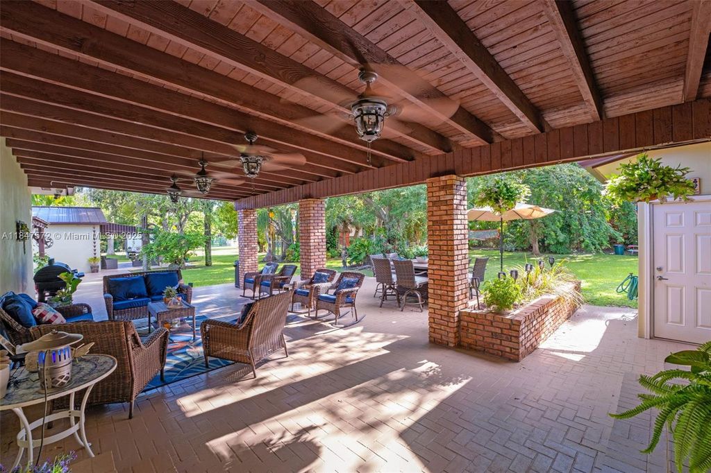 Image 27 of property listing at 18200 SW 296th St, Homestead, FL 33030