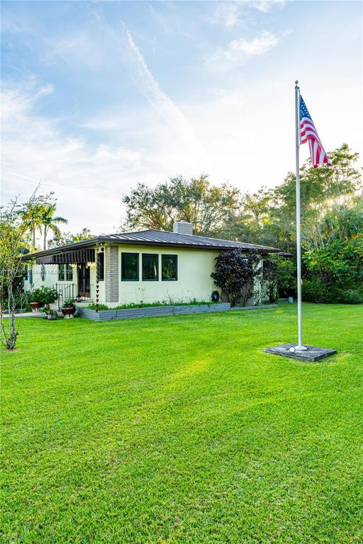 Image 9 of property listing at 18200 SW 296th St, Homestead, FL 33030