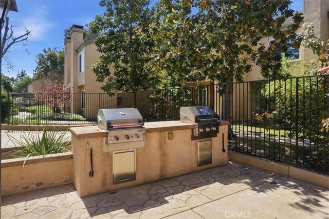101 W Riverdale 9, Orange, CA 92865