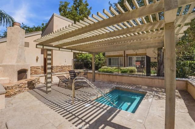 101 W Riverdale 9, Orange, CA 92865