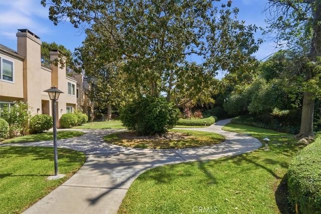 101 W Riverdale 9, Orange, CA 92865