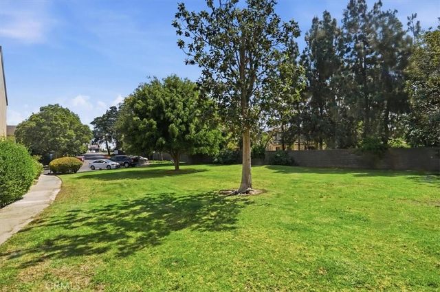 101 W Riverdale 9, Orange, CA 92865