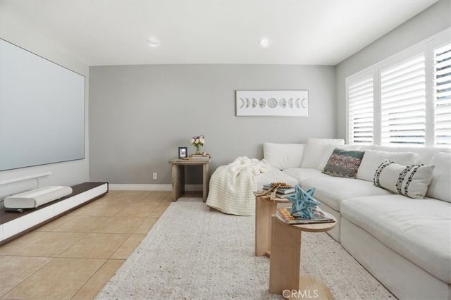 101 W Riverdale 9, Orange, CA 92865