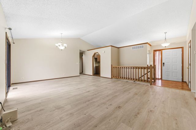 1644 N Parkdale St, Wichita, KS 67212