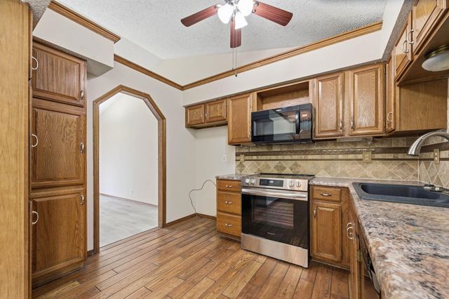 1644 N Parkdale St, Wichita, KS 67212