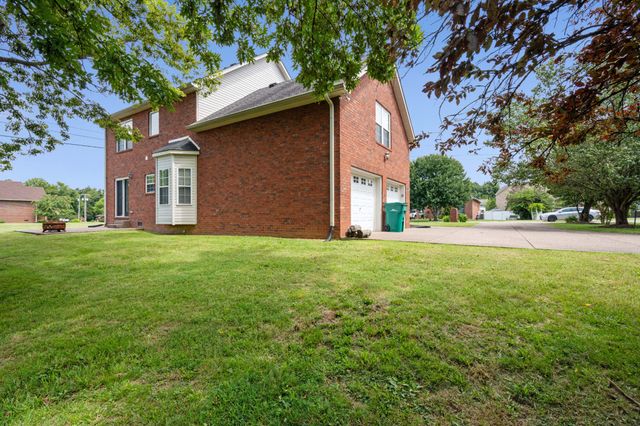 302 Twelve Oaks Ln, Lebanon, TN 37087