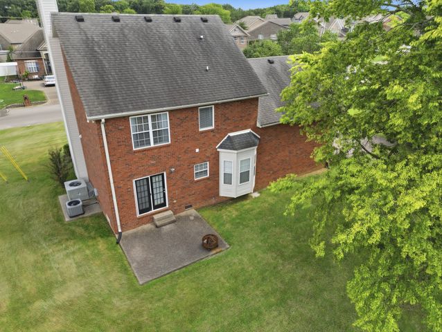 302 Twelve Oaks Ln, Lebanon, TN 37087
