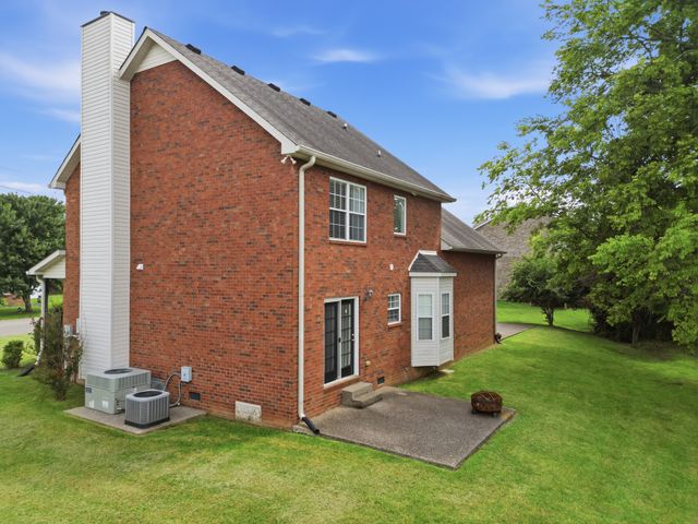 302 Twelve Oaks Ln, Lebanon, TN 37087